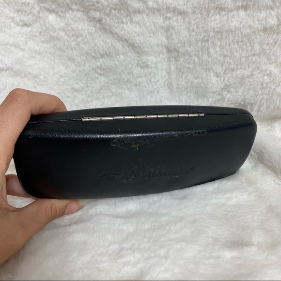 Vision works black sunglass case - Picture 2 of 5